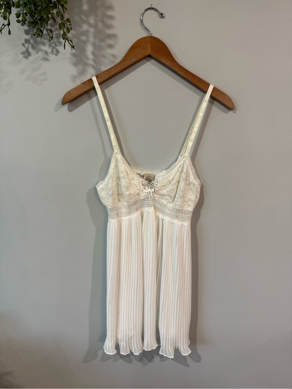 In Bloom Ivory Lace Pleated Chemise Size Small